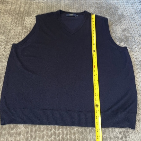 J. Crew 100% Merino Wool V Neck Sweater Vest.  Size XL. - Picture 5 of 6